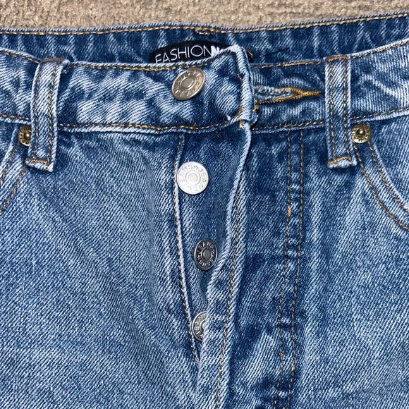 🍄4 Pairs of Jean's/shorts for $35🍄
 Jean Shorts - Picture 2 of 5